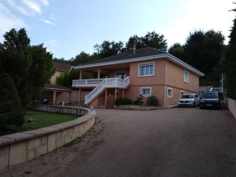 Comme A La Maison ! Chavanoz 外观 照片